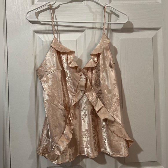 New unworn blush ruffled cami top - Lulu’s size Large - Picture 2 of 5